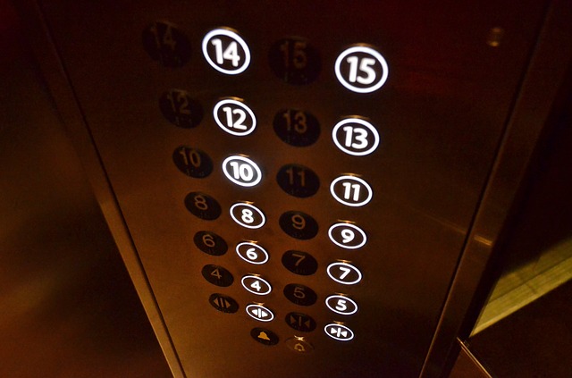 Instalación de un ascensor.