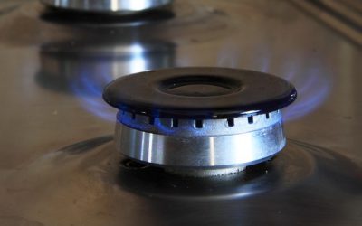Cambiar la titularidad del agua, la luz y el gas.